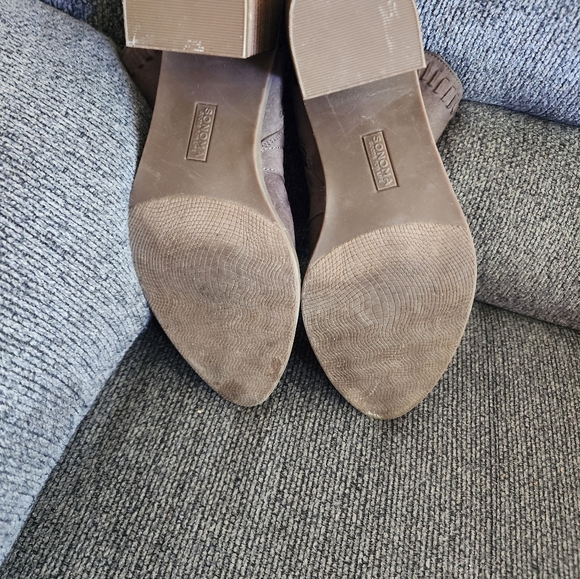 Boots - Picture 6 of 9